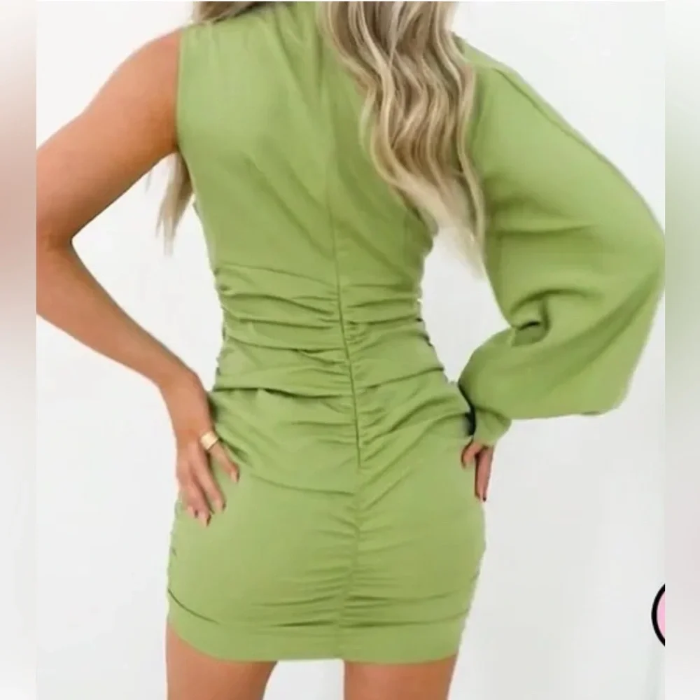 PrettyLittleThings - Picture 1 of 5